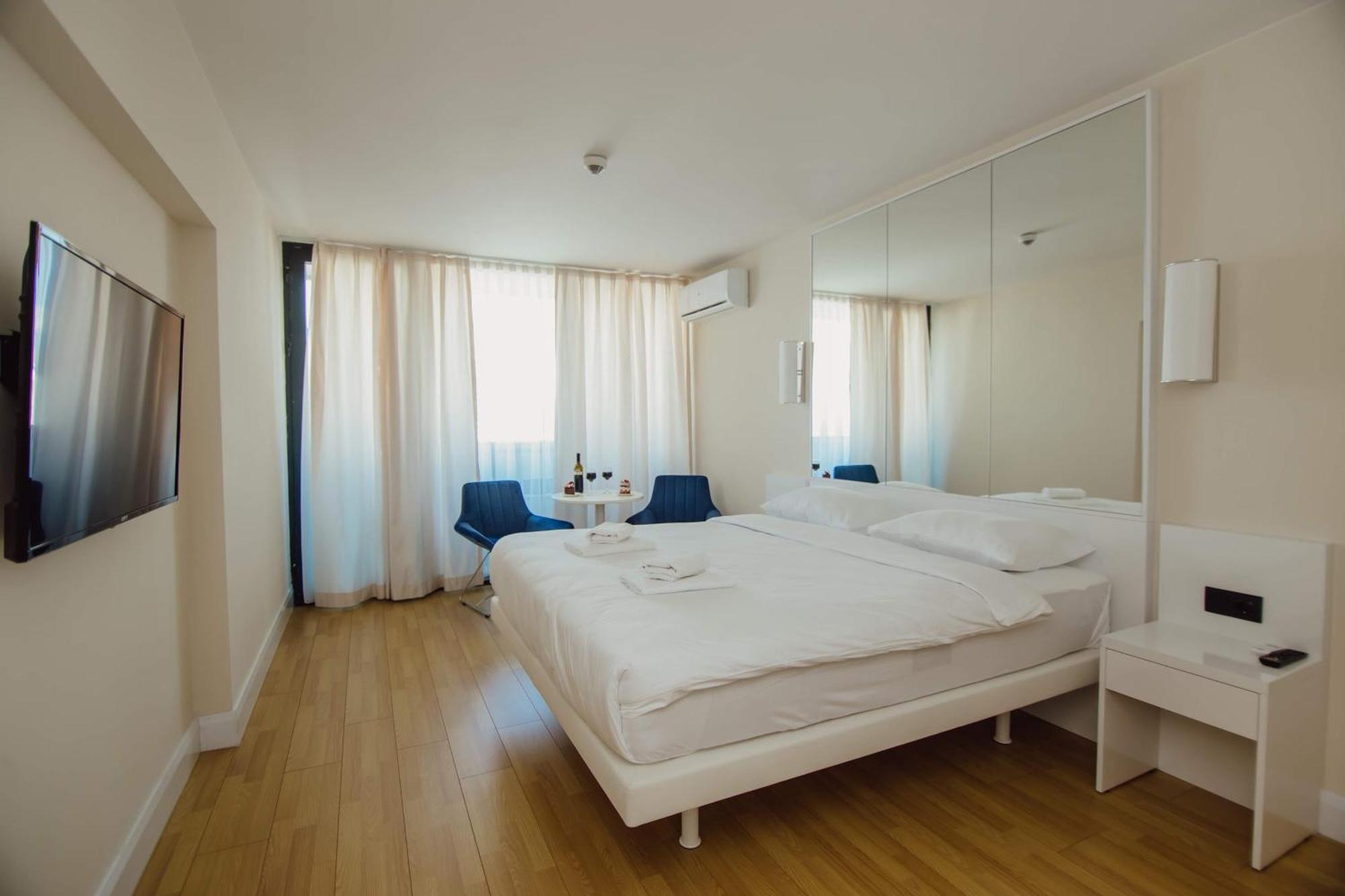 Luxury Beach Front Hotel Batoumi Extérieur photo